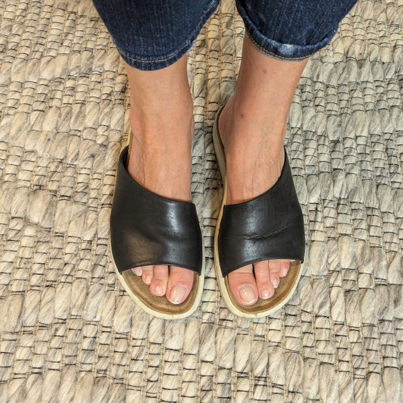 Classic Ecco black leather slides - Picture 2 of 7